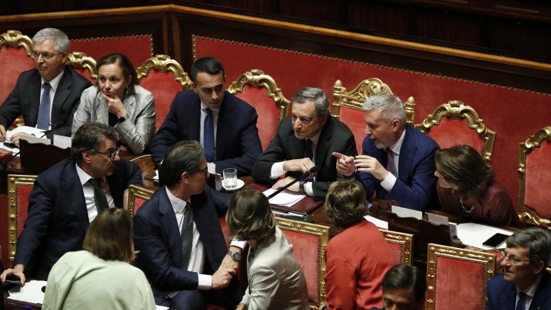 pexels-tim-mossholder-974314 crisi di governo