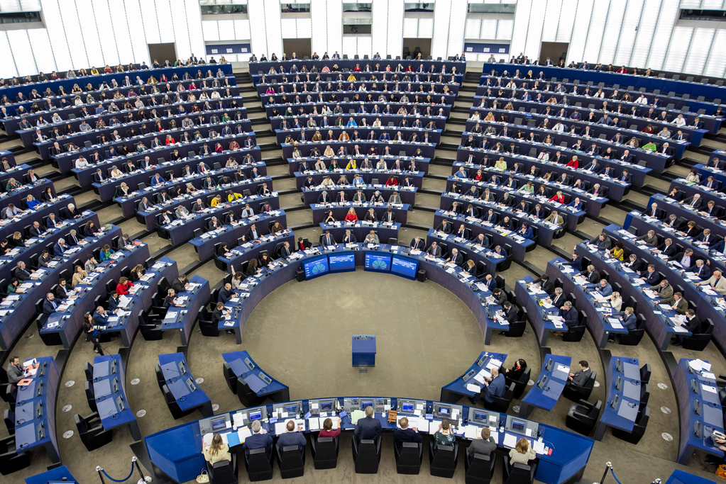 pexels-tim-mossholder-974314 Parlamento Ue